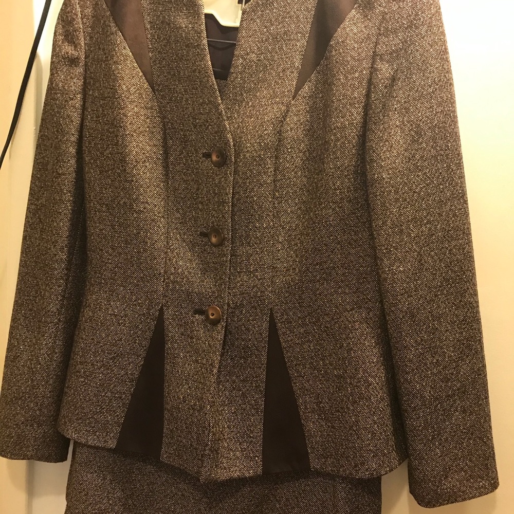 Suits - Picture 7 of 15